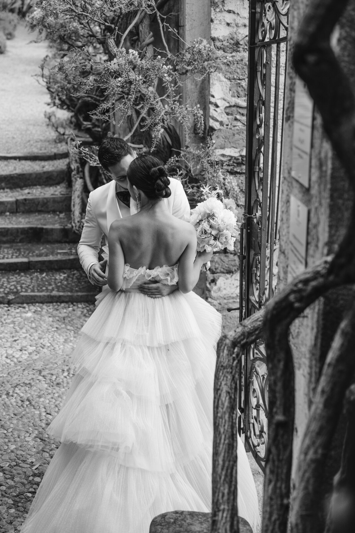 Dimos Bablis Studio Luxury Wedding Photographers Greece and Italy Santorini Wedding Villa Cipressi pastel  _041