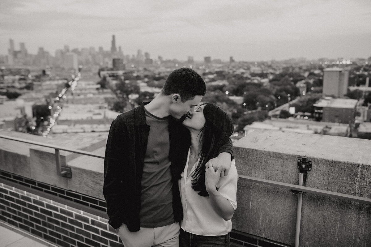 wicker-park-robey-chicago-rooftop-editorial-engagement-photos-melissa-ferrara-photography