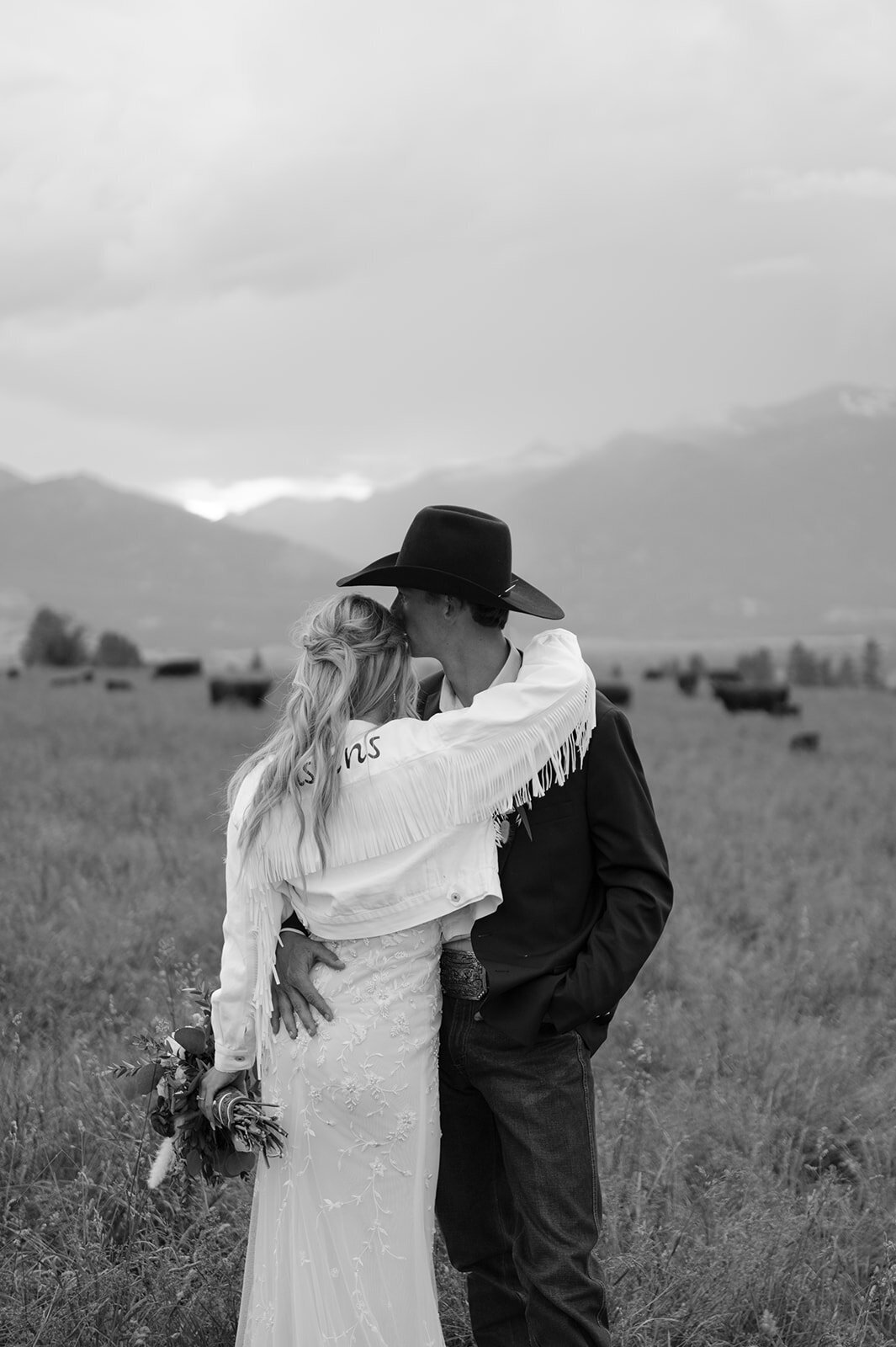presley-gray-cowboy-luxury-montana-wedding-4611