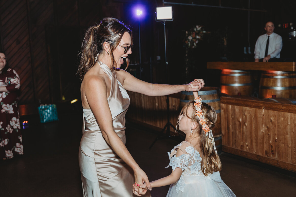 ct-wedding-saltwater-dance-modern-fun-guests