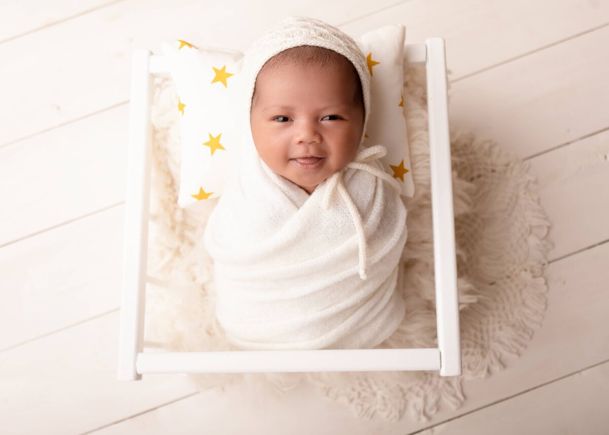 baby-newborn-blanket-wrapped-Edmonton