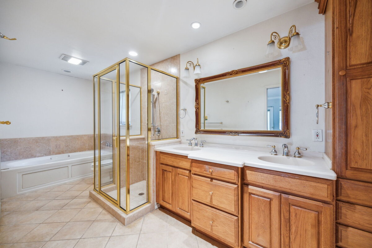 14214_edgecrest_dr_dallas_tx_primary_bathroom_-dual_vanities_gold_framed_shower_and_jetted_tub-_haven_realty_group