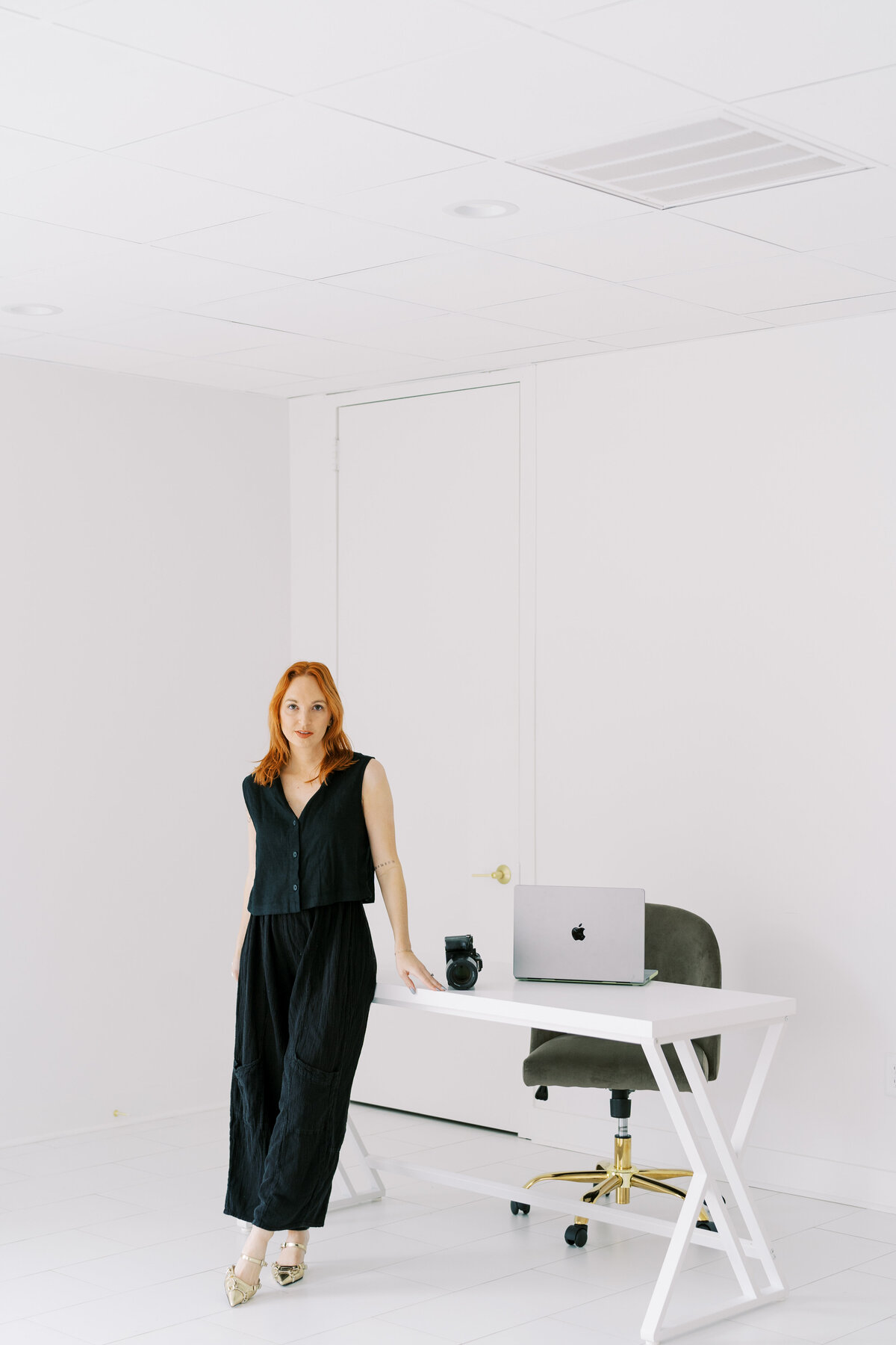 model posing with desk