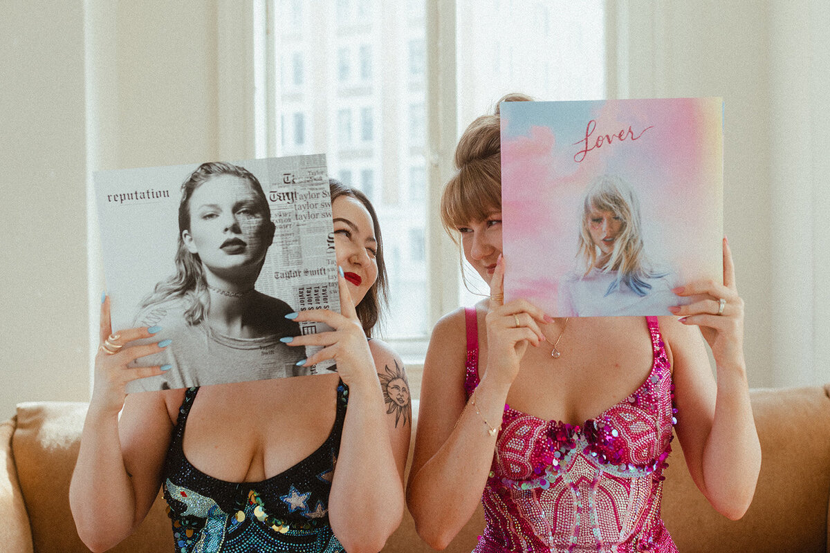 portrait-taylorswift-swiftie-friends