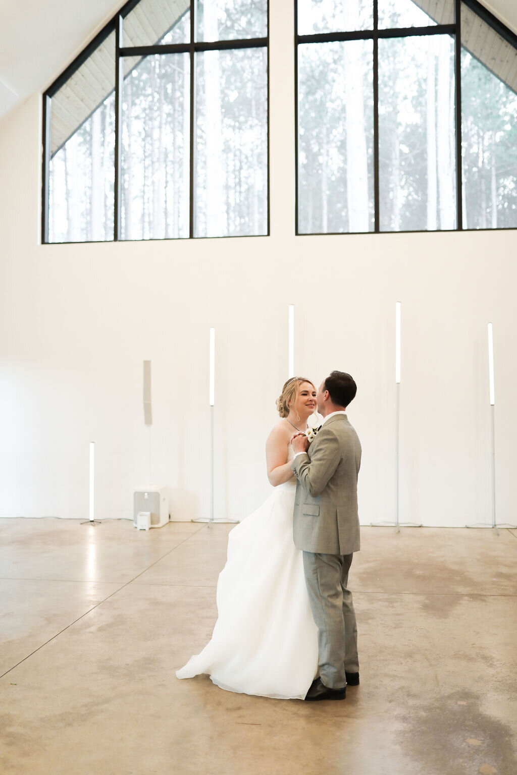 pinewood-wedding-first-dance