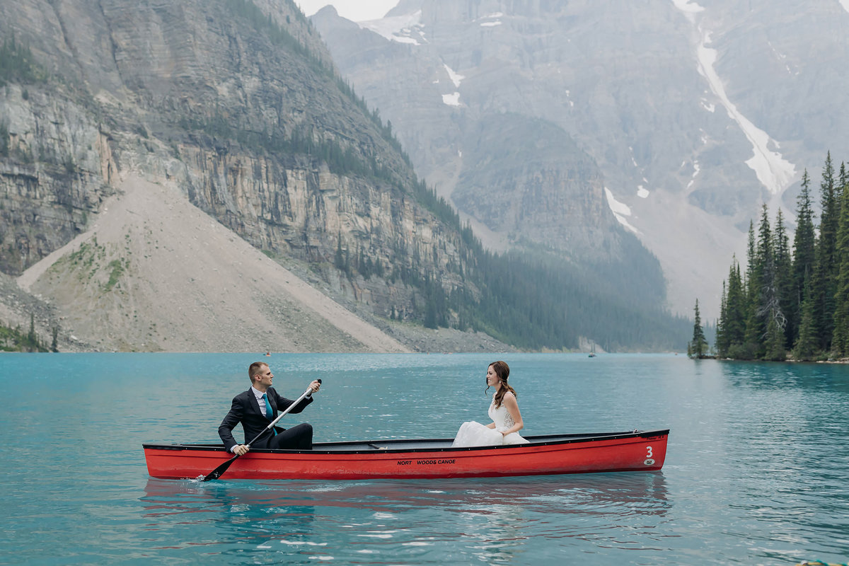 moraine lake lodge red canoes wedding photographers