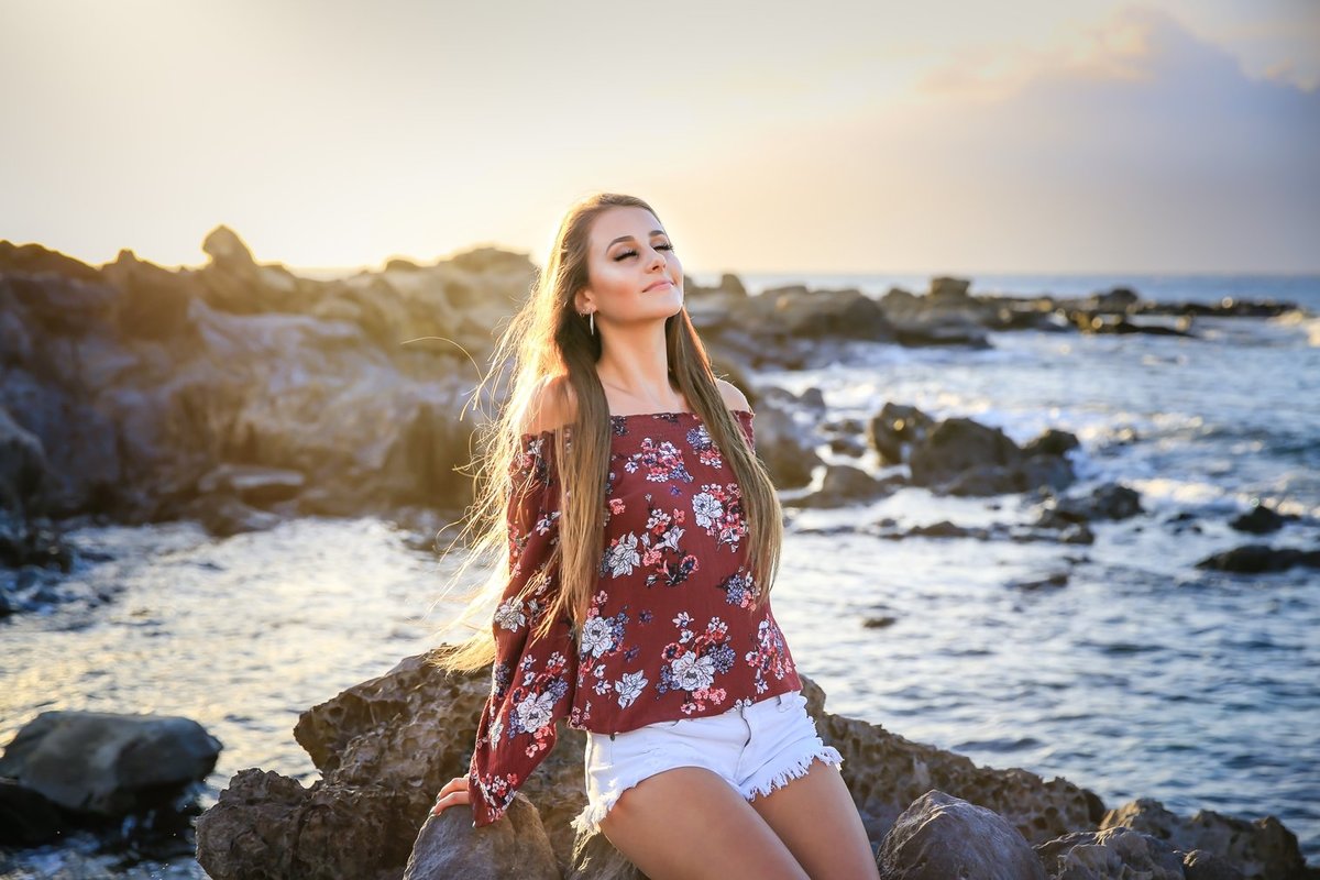 Capture Aloha Photography, Maui Senior Portrait Photography beside the shore