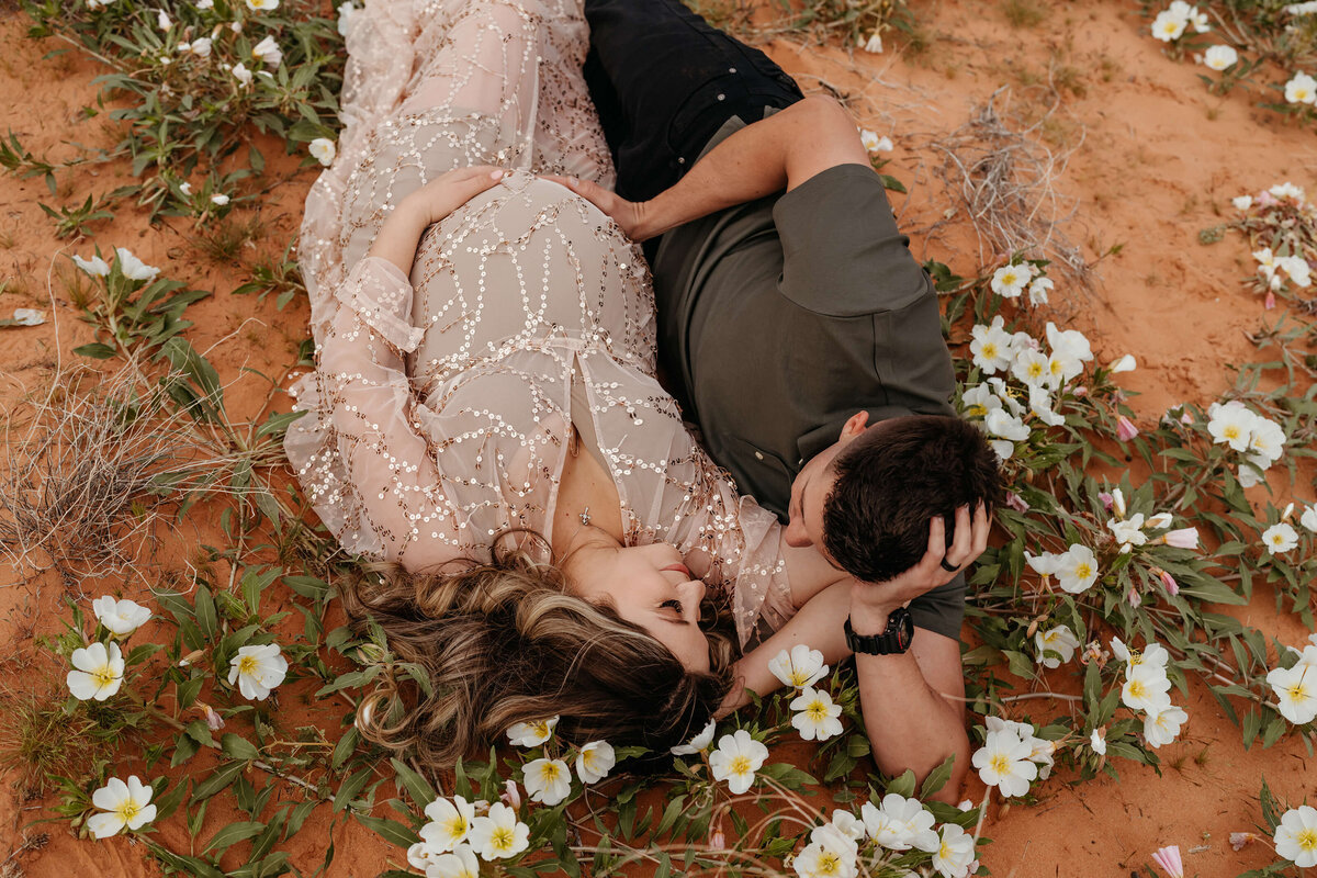 maternity-session-with-wildflowers