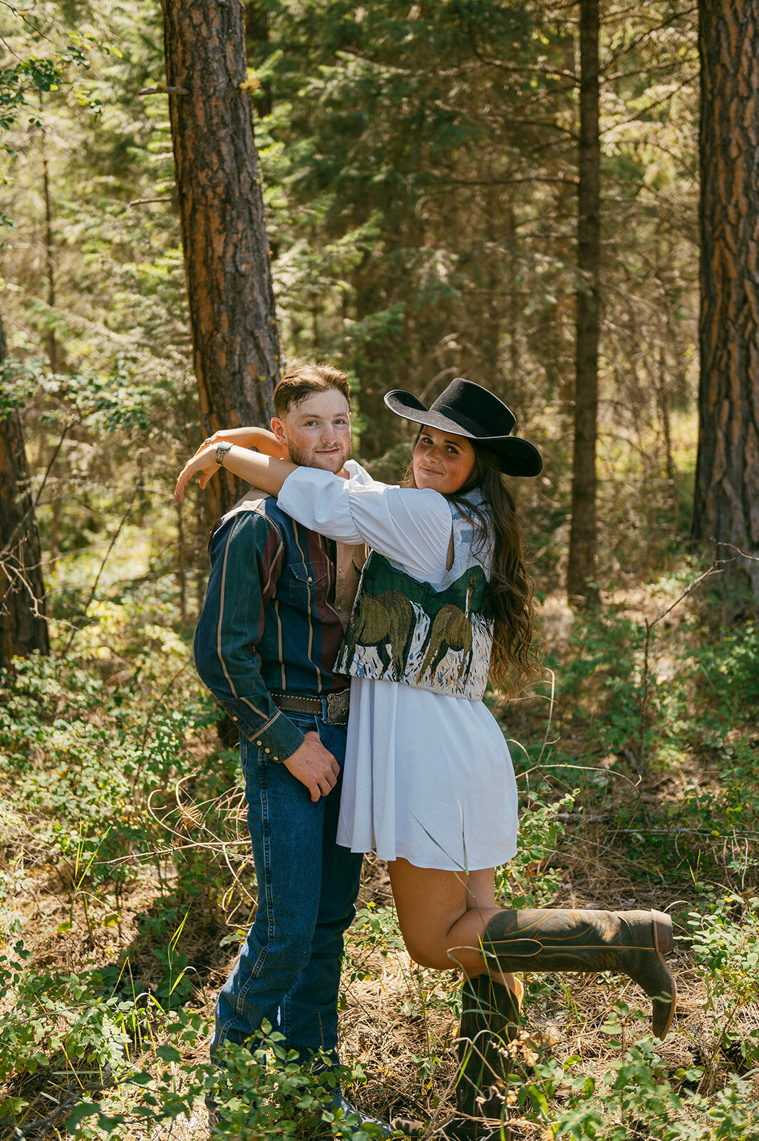 presley-gray-photo-haybale-forest-montana-elopement-8091