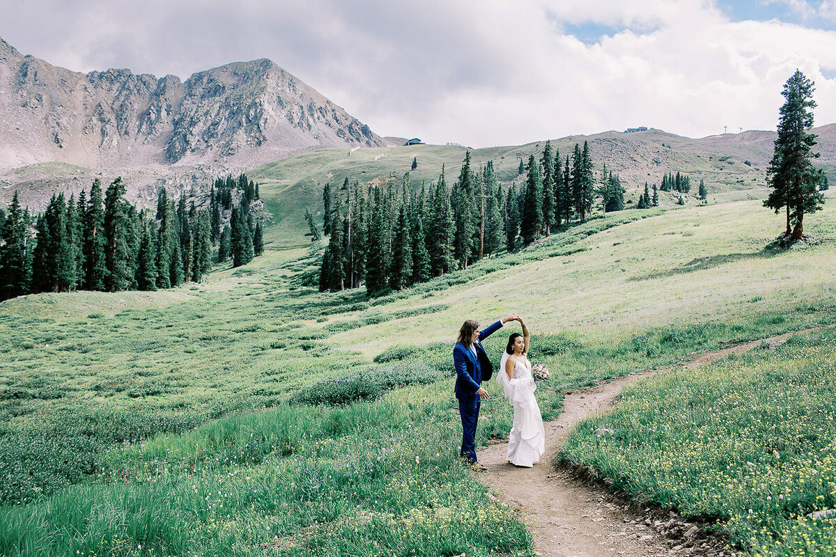 black-mountain-lodge-wedding-couple-16