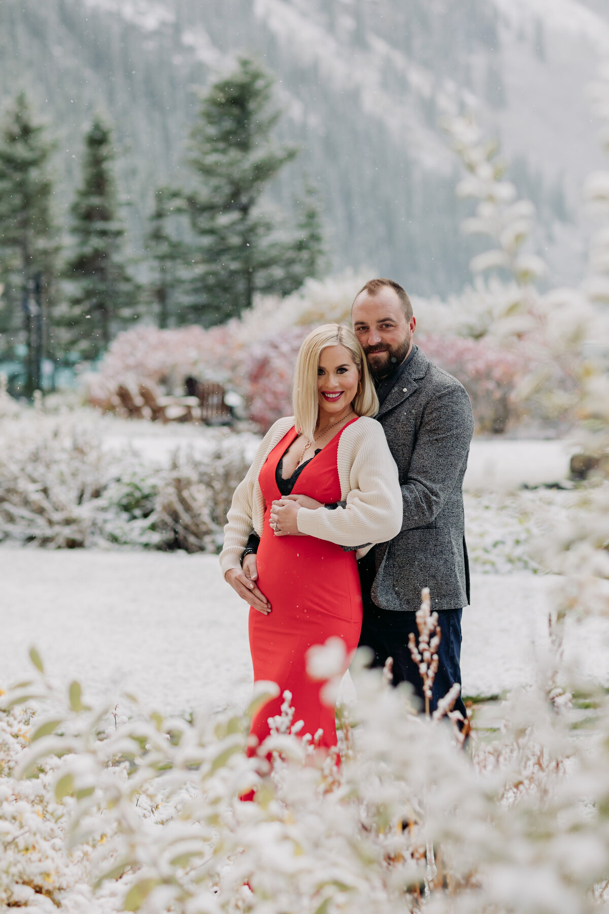 snowy-lake-louise-maternity-session-red-dress-02