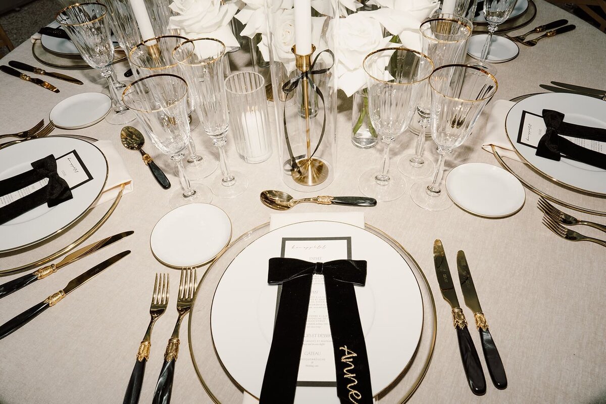 Black-and-white-wedding-table
