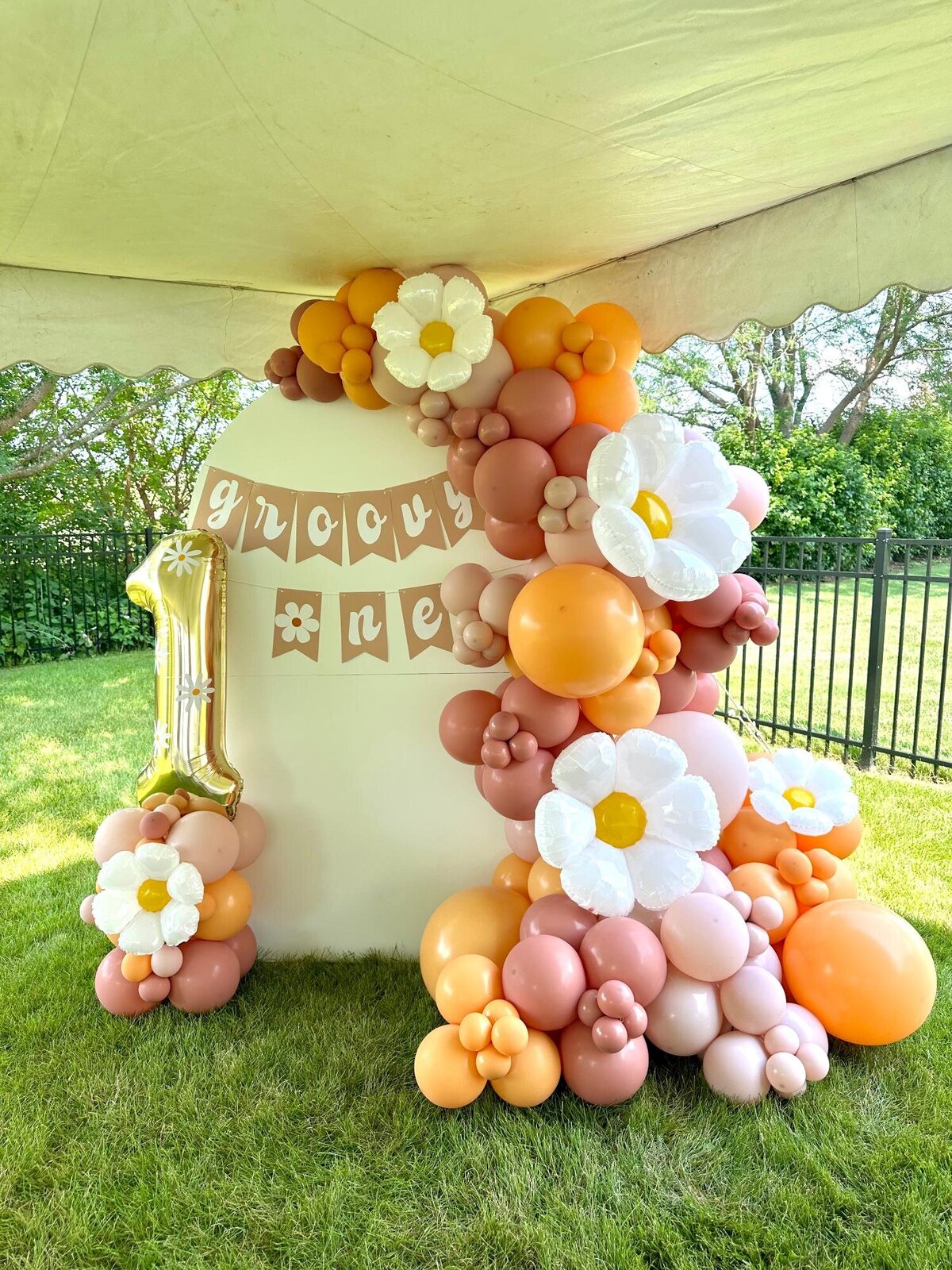 Winnetka balloons and party decor by Mauis Balloons