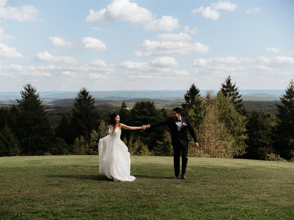 Hudson-Valley-Wedding-Planner-Cedar-Lakes-Estate-Wedding-Canvas-Weddings-Couple-Photos-10