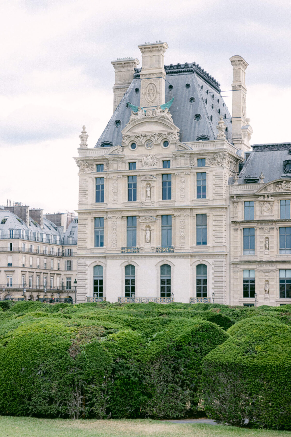 A wedding photo showing off the architecture of Paris