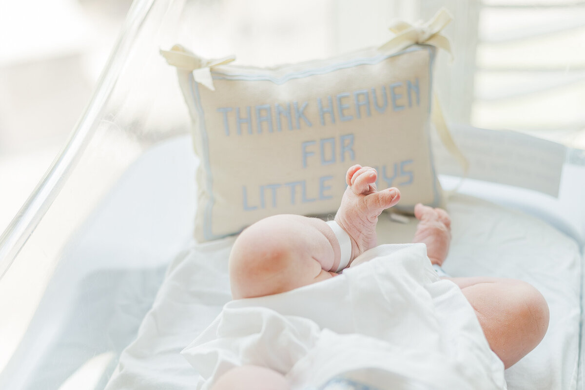 Close up picture of baby feet during in-hospital photo session with 5U Photography