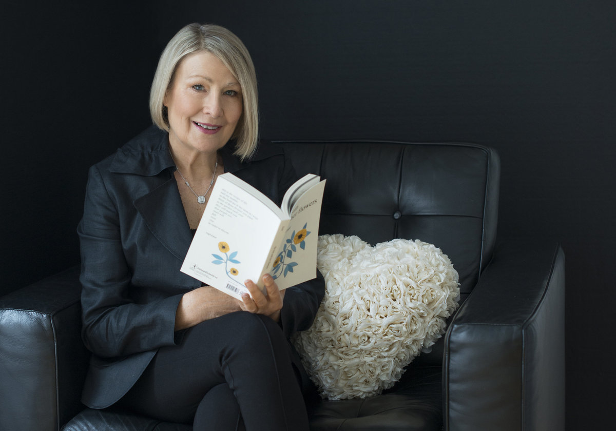 powerful  business leder headshot  woman sitting on sofa and  holding a book shot by puja misra