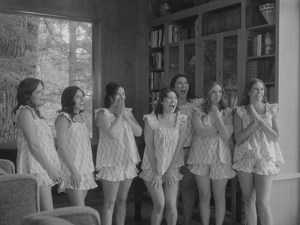 bridesmaids-getting-ready-photo