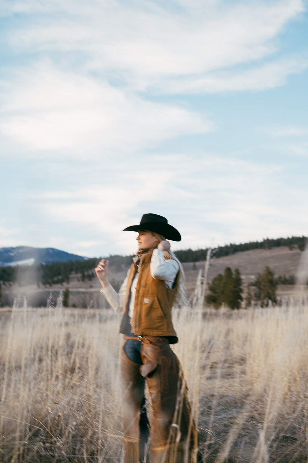 presley-gray-photo-montana-western-ranch-couples-photoshoot-2218
