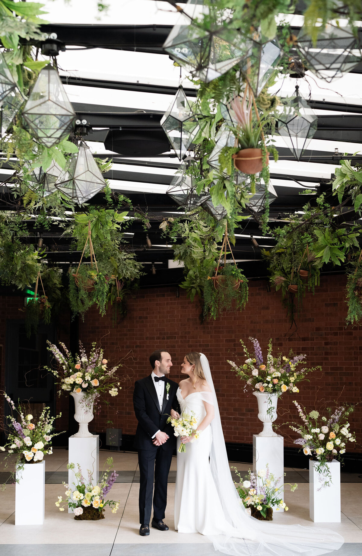 44-bride-groom-ceremony-altar
