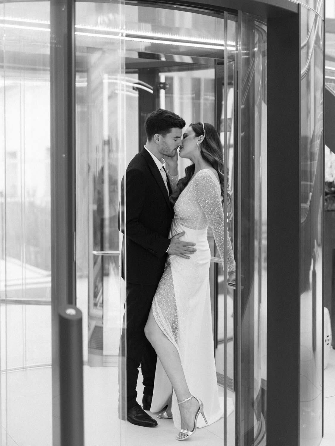 Colorful couture wedding at luxury hotel chais Monnet in Cognac - Veronique Lorre artistic direction floral designer4