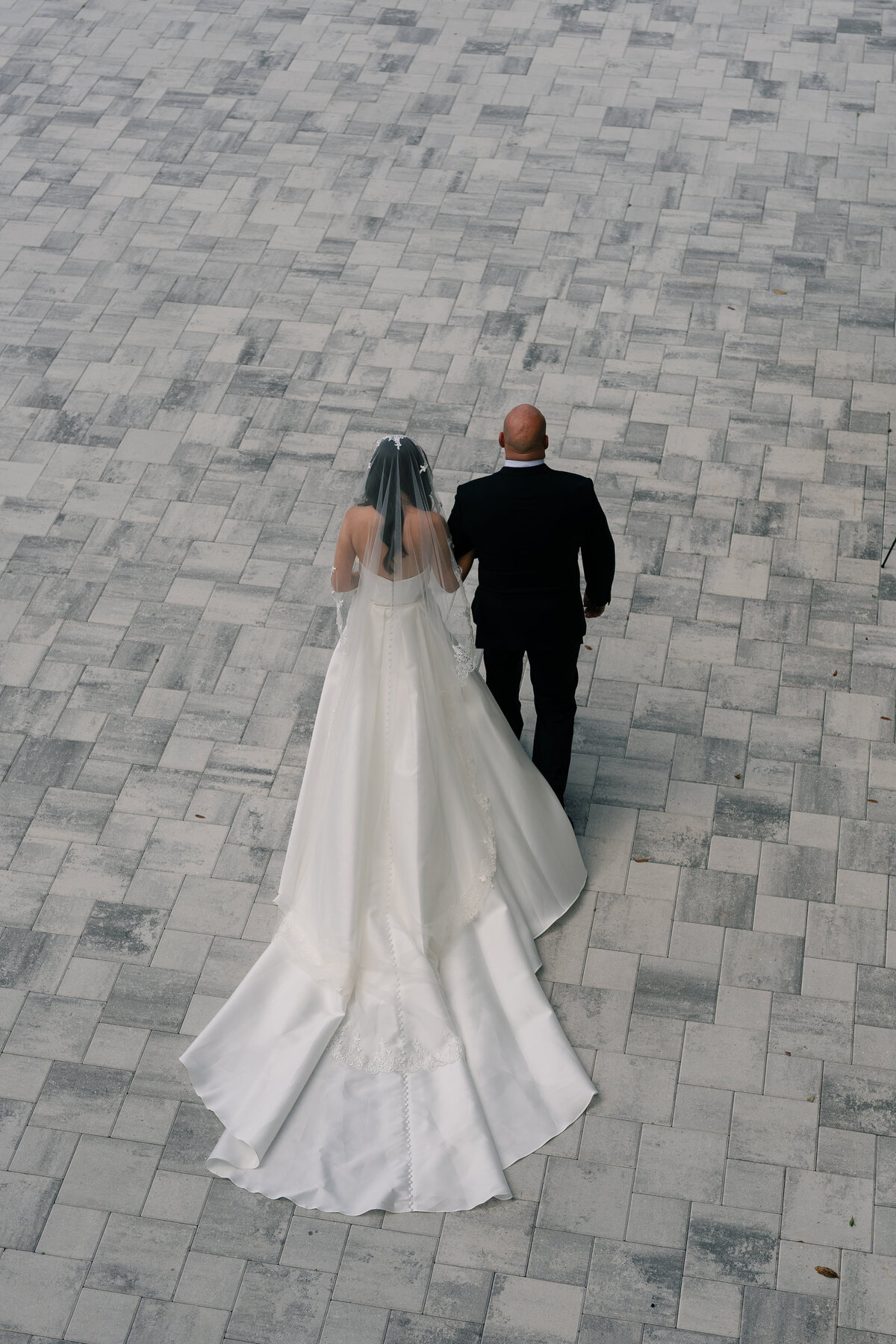 Bride walking down aisle with dad at La Casa Toscana