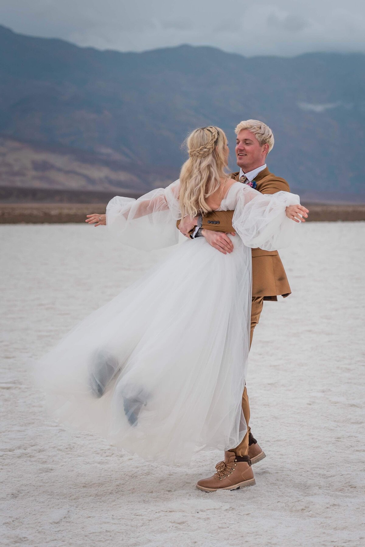 unique-desert-elopement-locations-in-the-US-Soul-and-Sky-Weddings