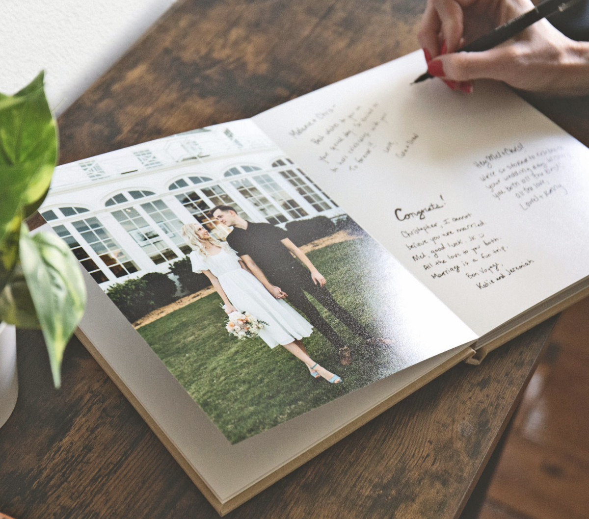 guest-book-album-at-wedding