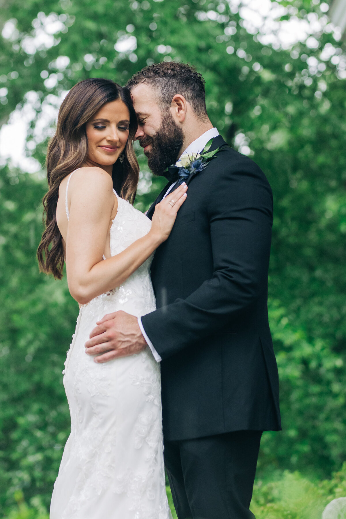 Bride and groom portraits in Mississippi