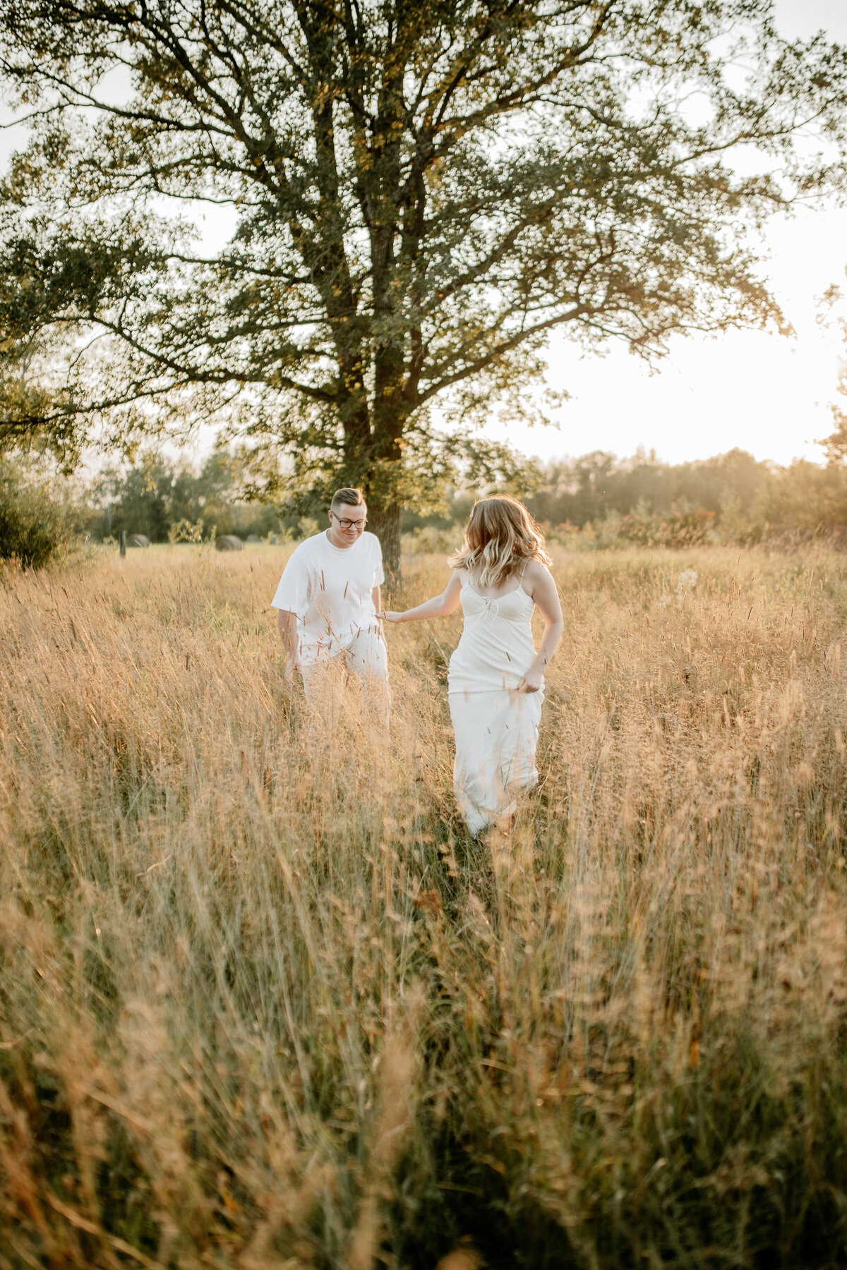 Wisconsin summer engagement session photographed by Emmie Verdell Photo 