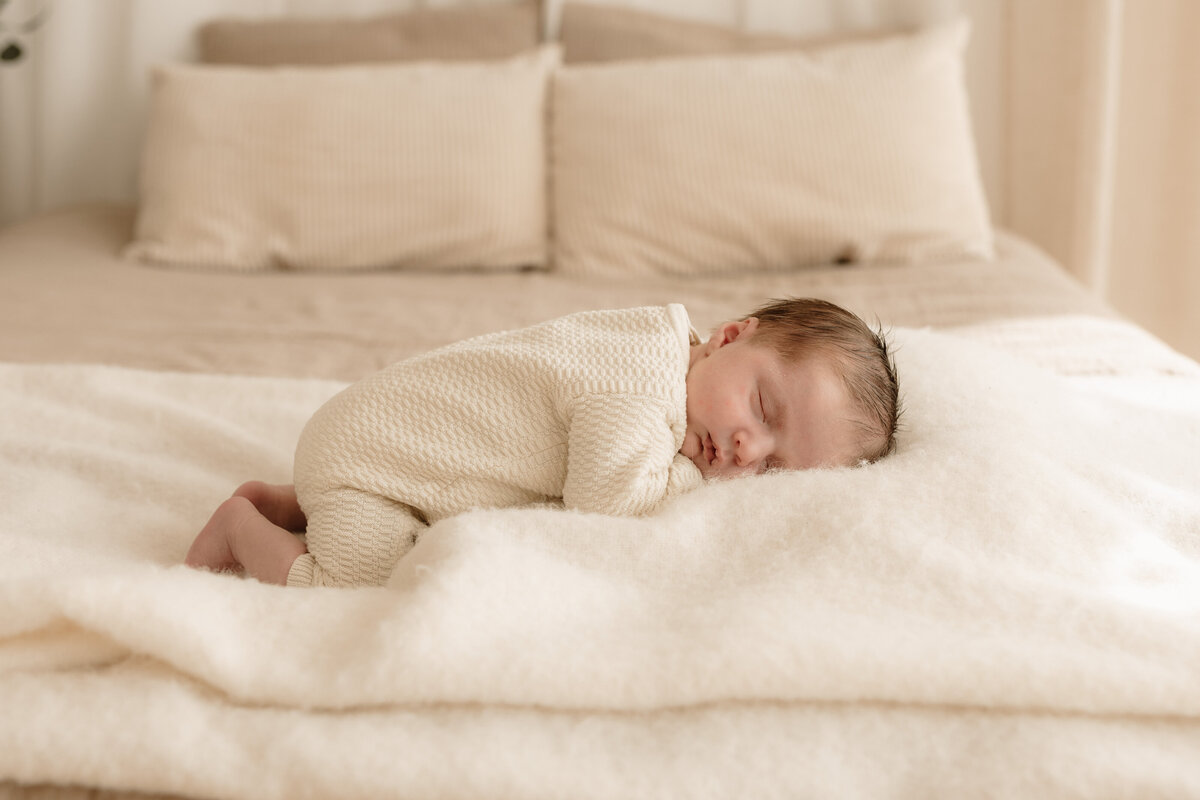 newborn fotograaf - gezinsfotograaf - zwangerschapsfotografie - videograaf - Sint-Niklaas - Pictures by Jess - Mama en baby shoot