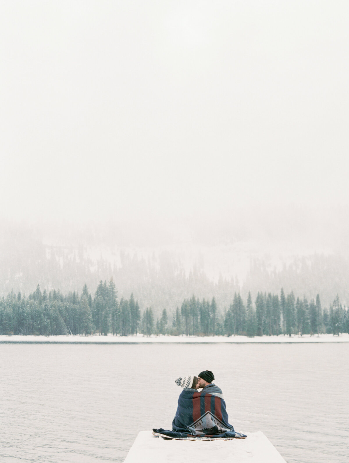 Lake-Tahoe-Winter-wedding-engagement-photo011