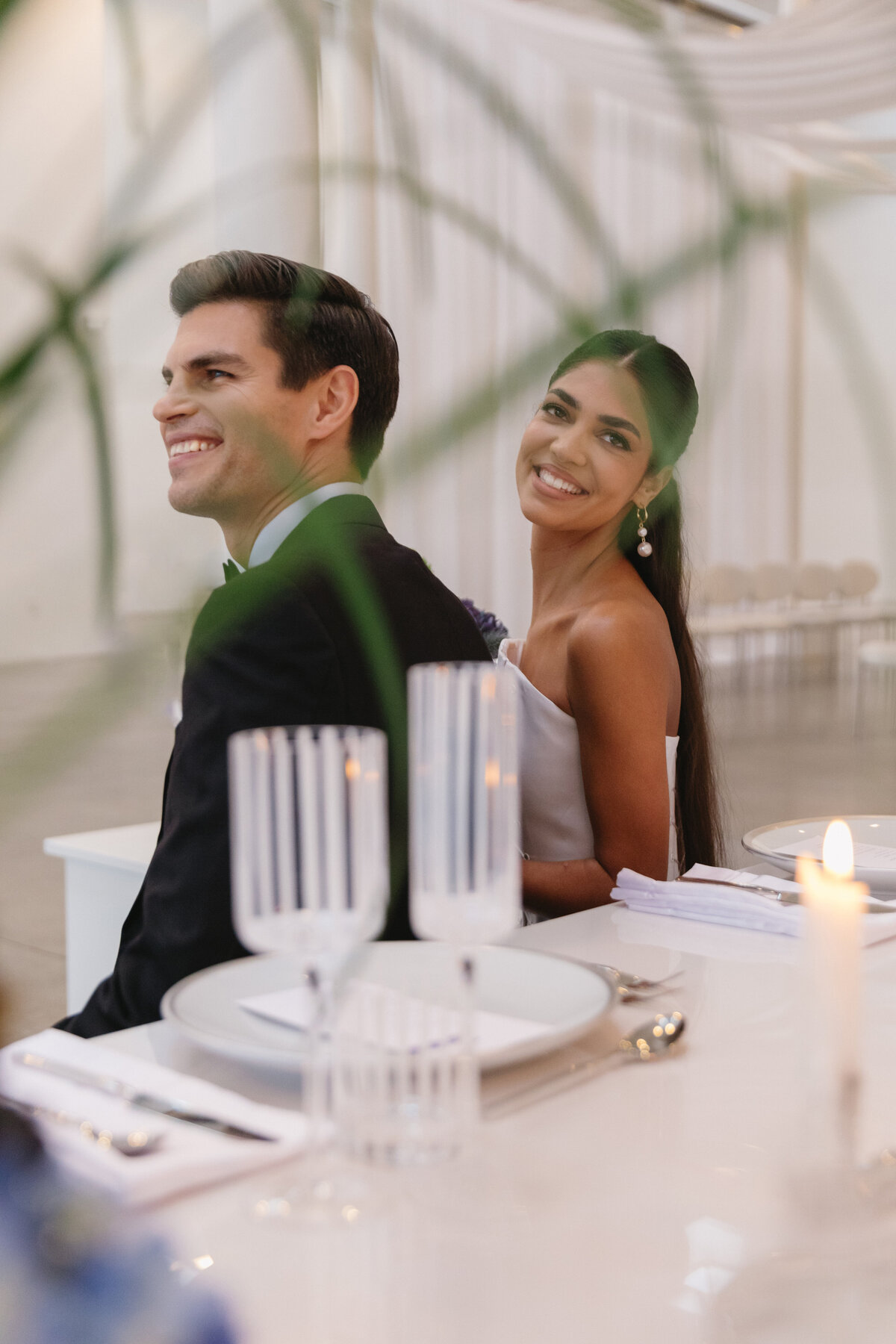 modern-wedding-moment-natural-interaction