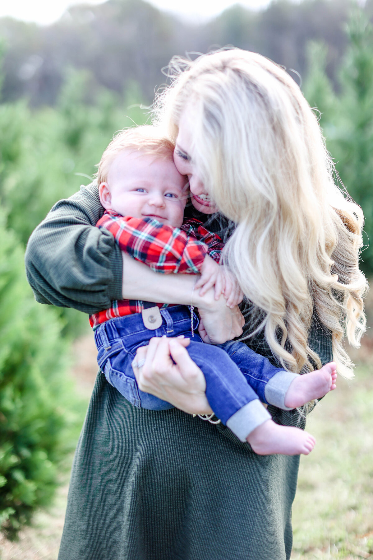 ChristmasTreeFarmMiniSessionGreenvilleSC-Kiara8