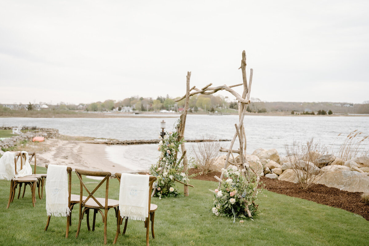 mystic-ct-coastal-wedding-flowers-tableware-rentals-petals-_-plates-73
