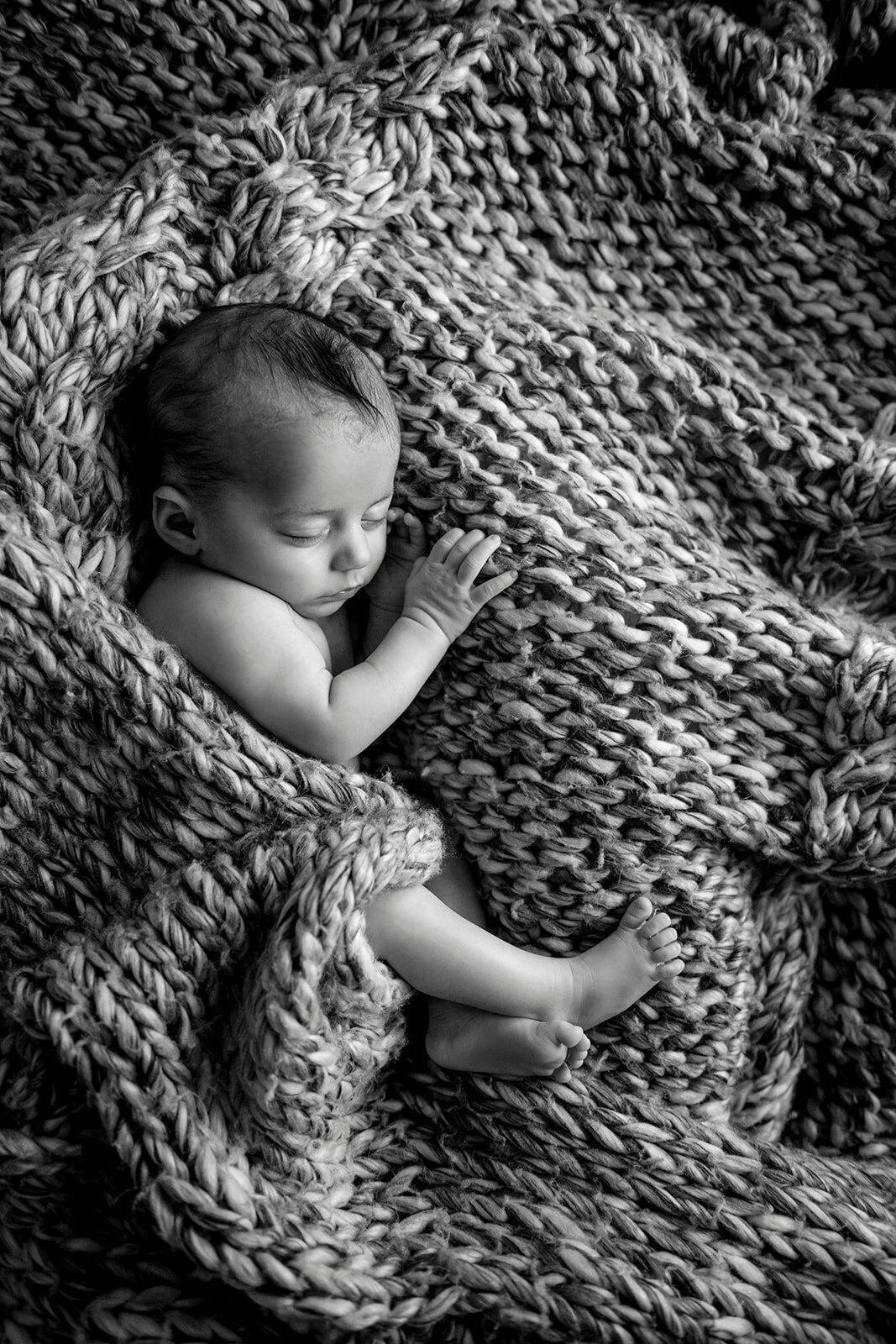 Celine_Camille_Newborn-BW-123