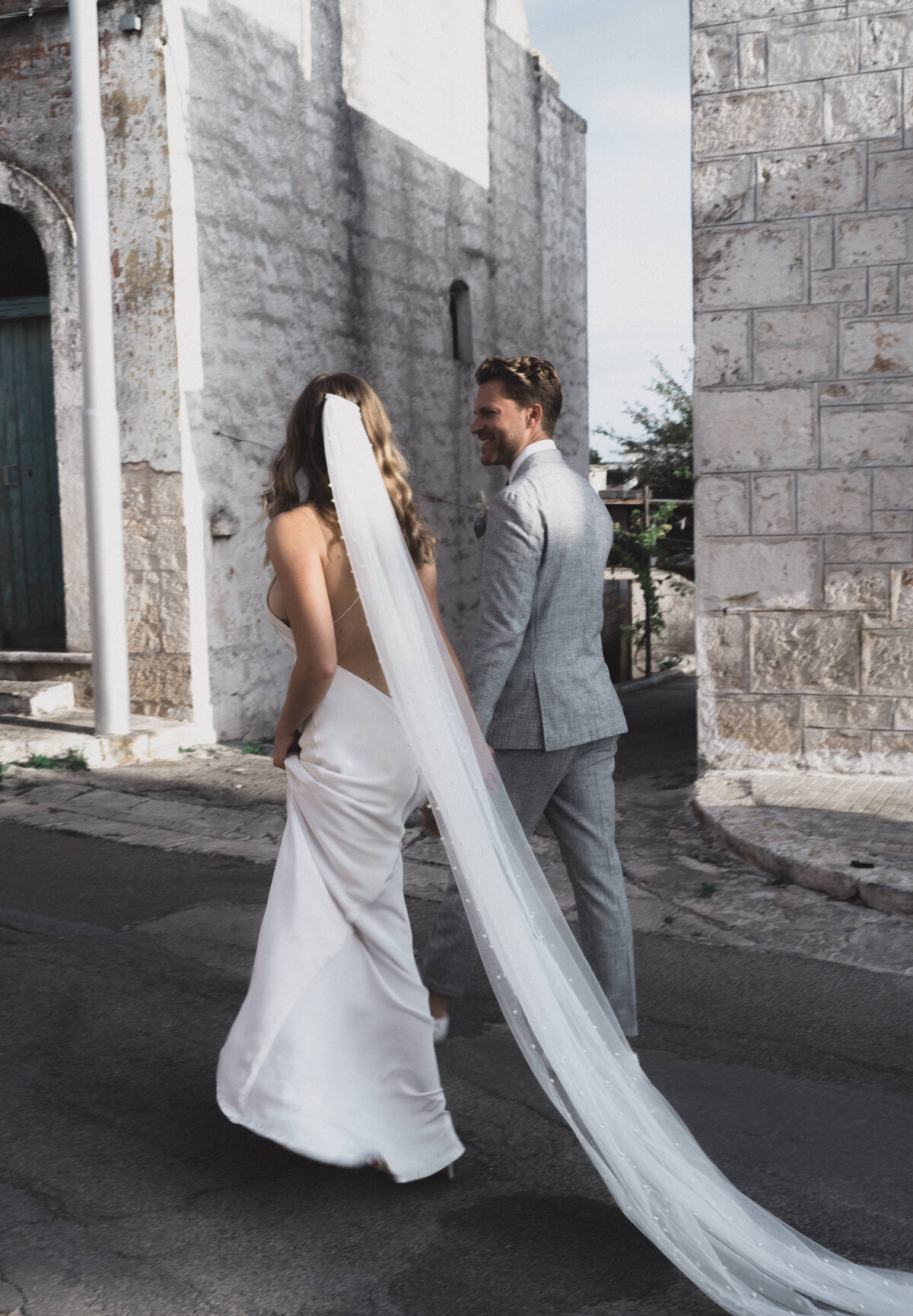 bride-and-groom-in-pugia-italy