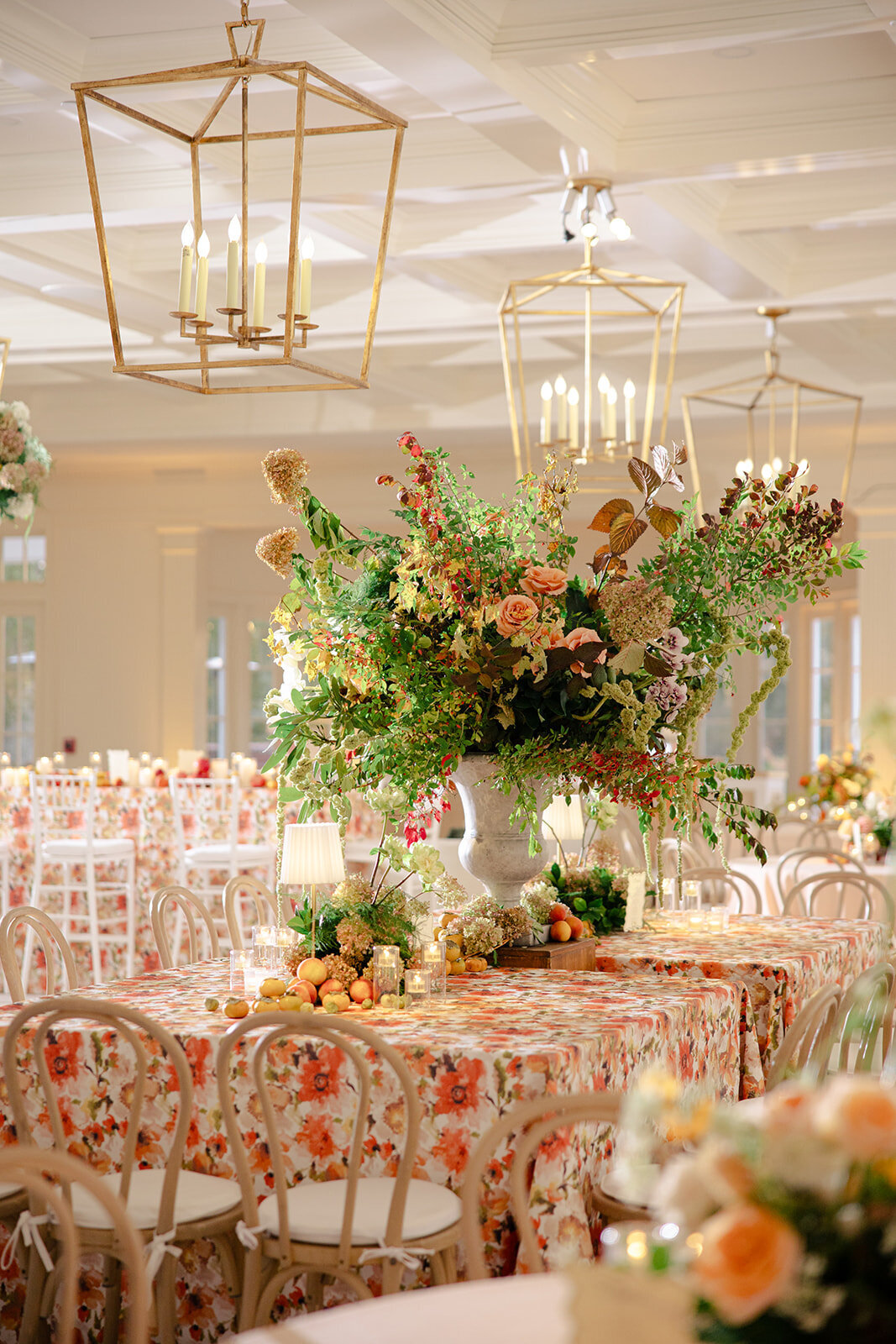 luxury-fall-wedding-centerpiece-at-woodway-country-club-ct