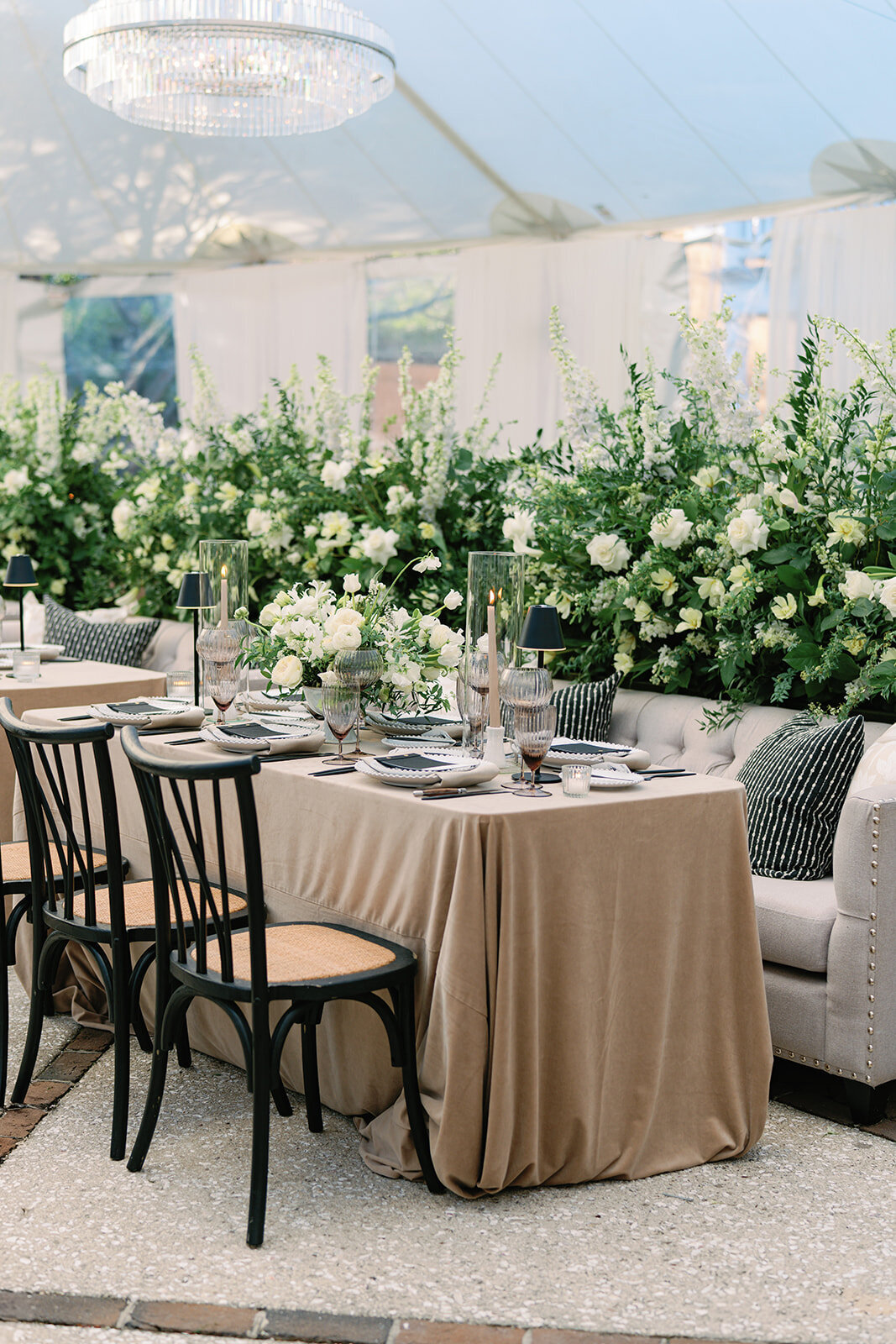 elevated_neutral_tones_governor_thomas_bennett_house_charleston_destination_wedding_photographer_wedding_Kailee_DiMeglio_Photography-1171