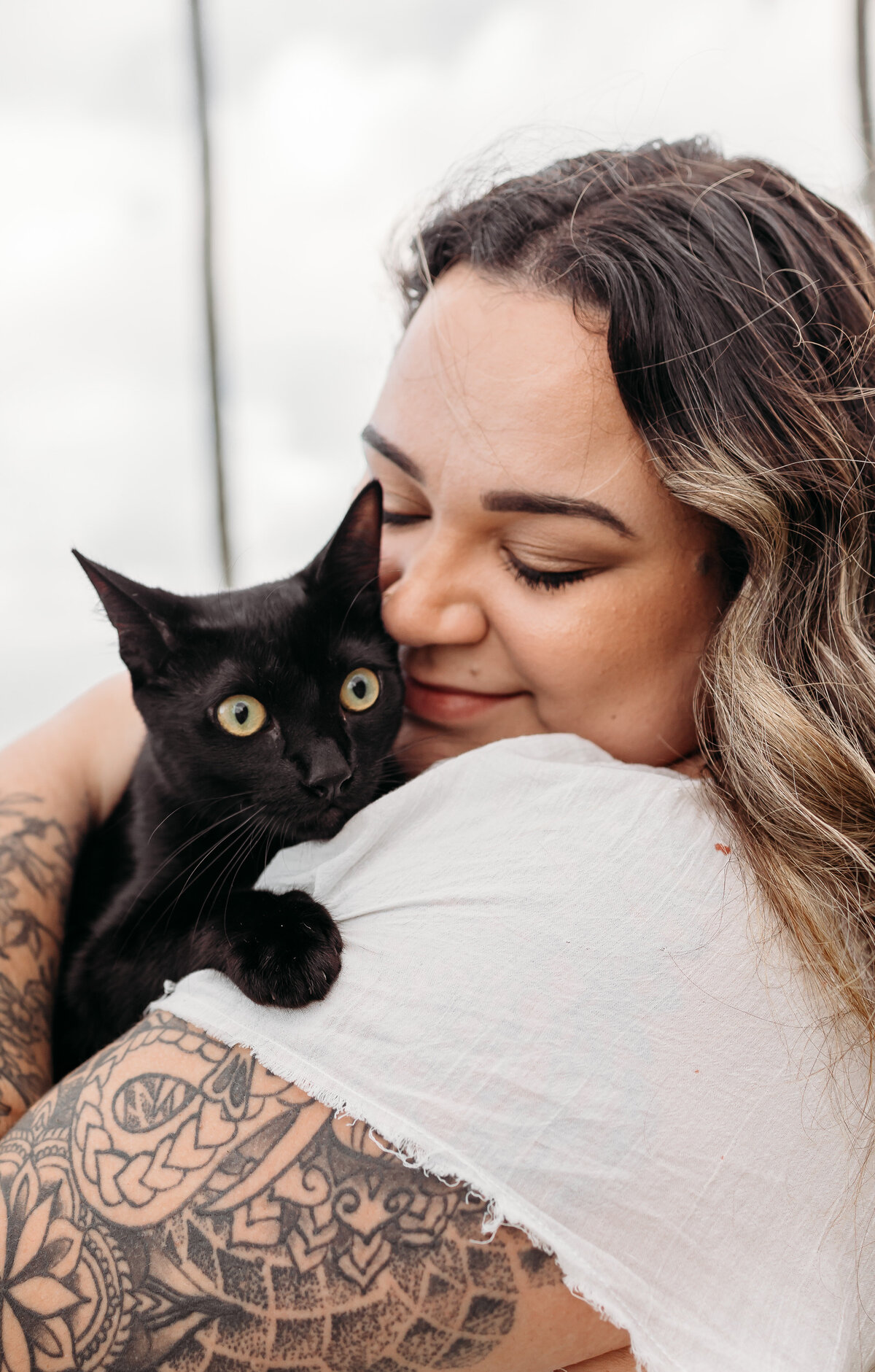 kualoa-beach-park-couples-photoshoot-with-cats-56