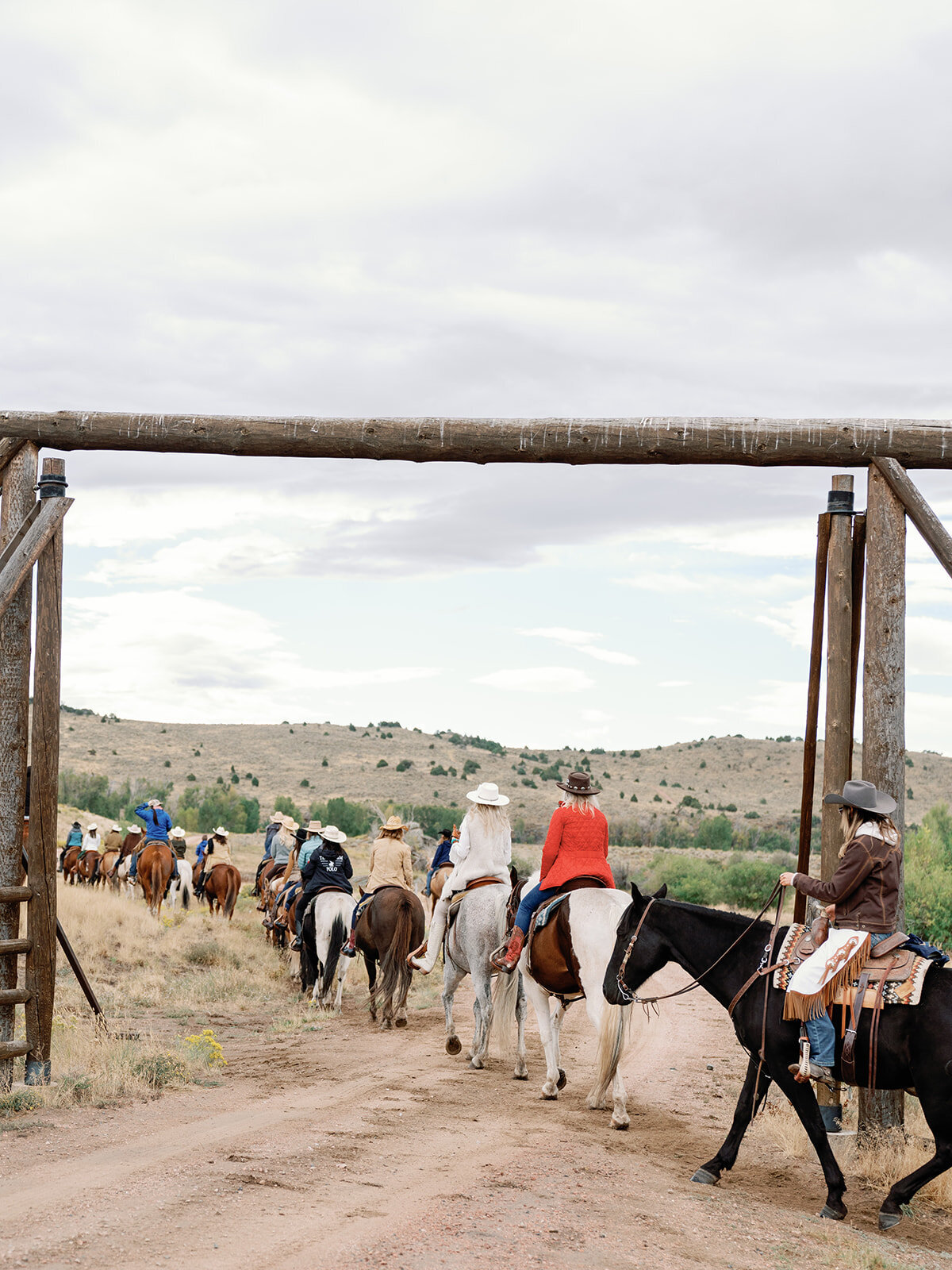 susan-dan-wedding-ladies-horseback-47_websize