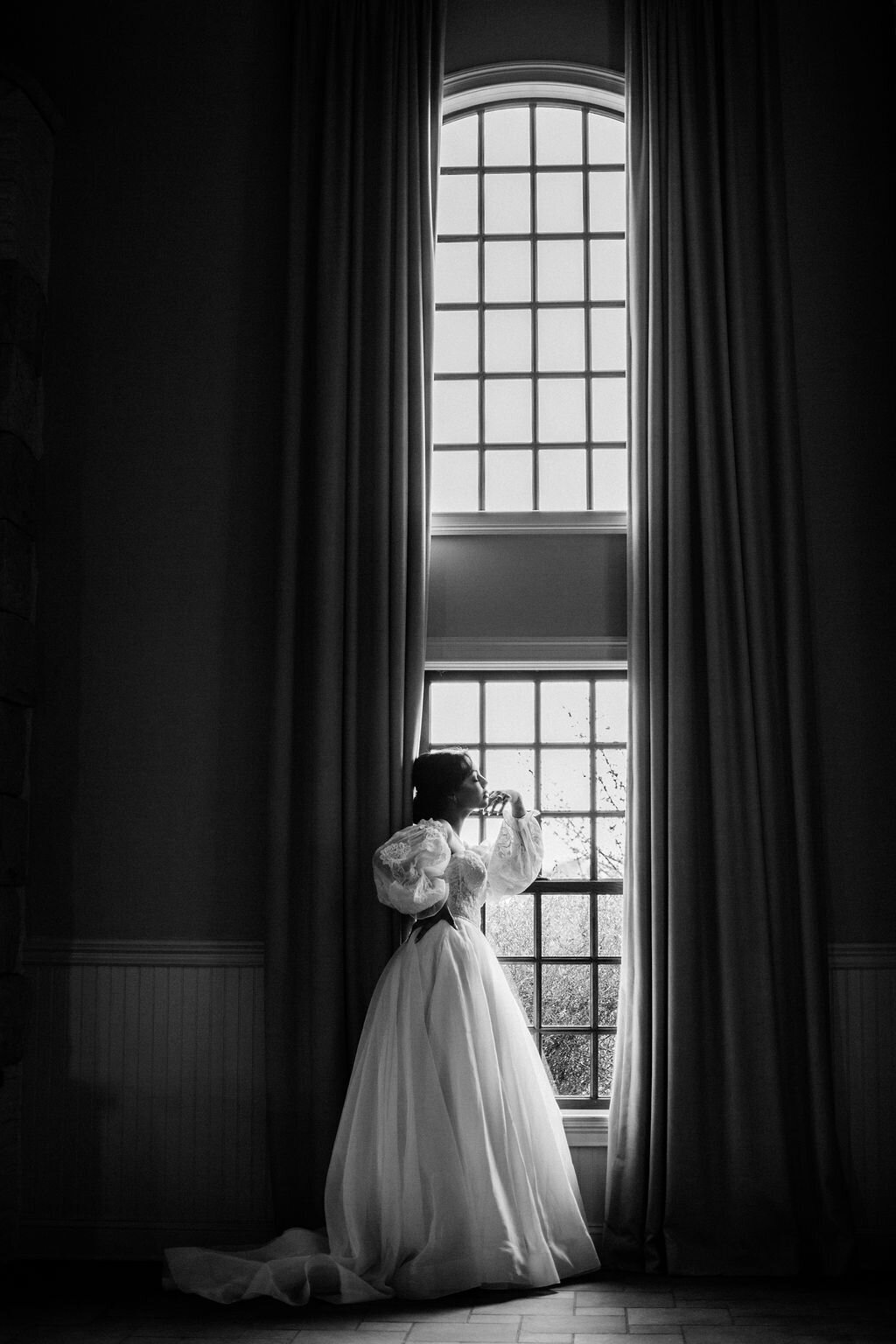 NikkiSanterre_CharlottesvilleFilmWeddingPhotographer_EarlyMountainWeddingwithKastEvents-25