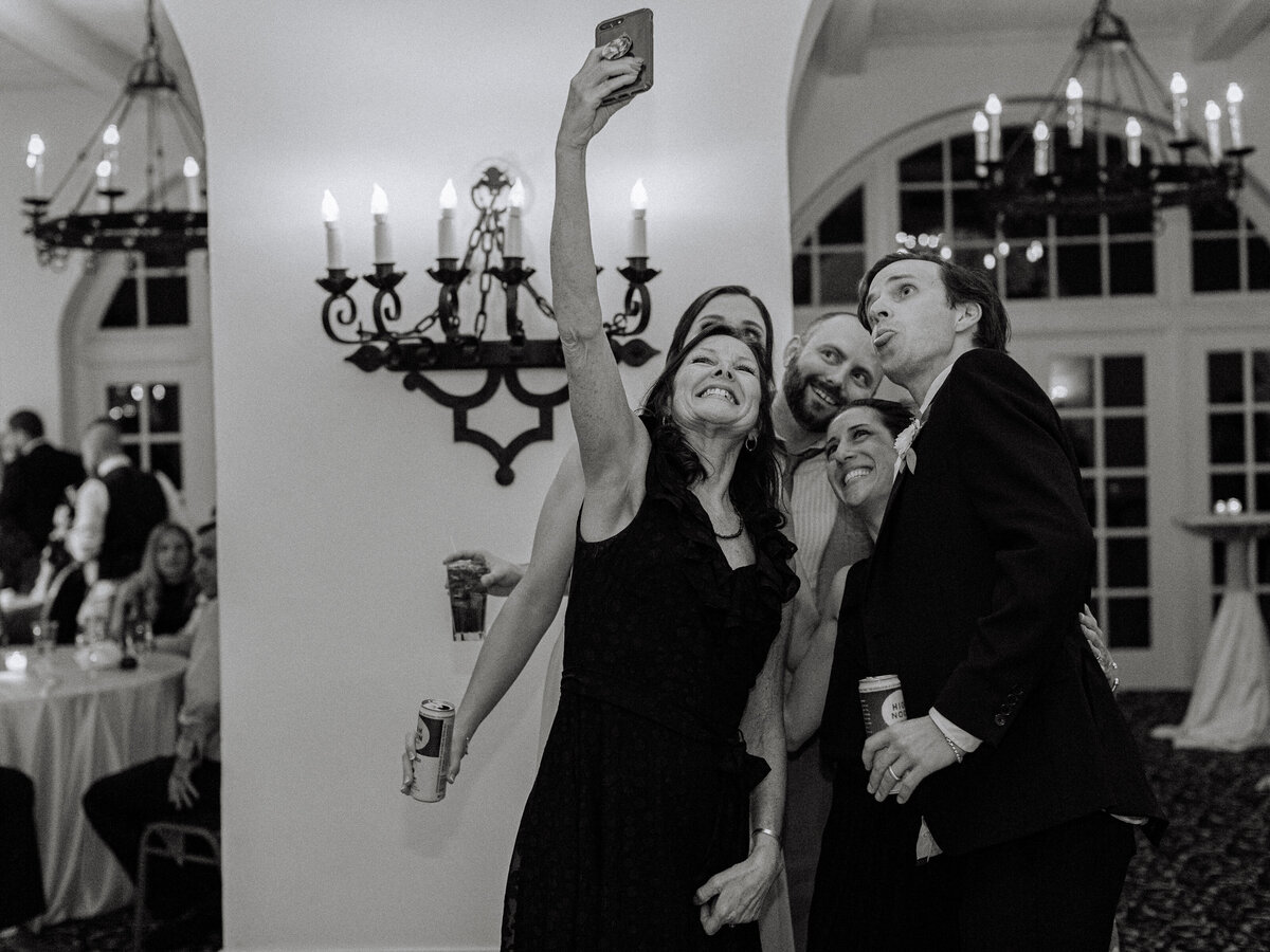 ravisloe country club wedding candid photos-4