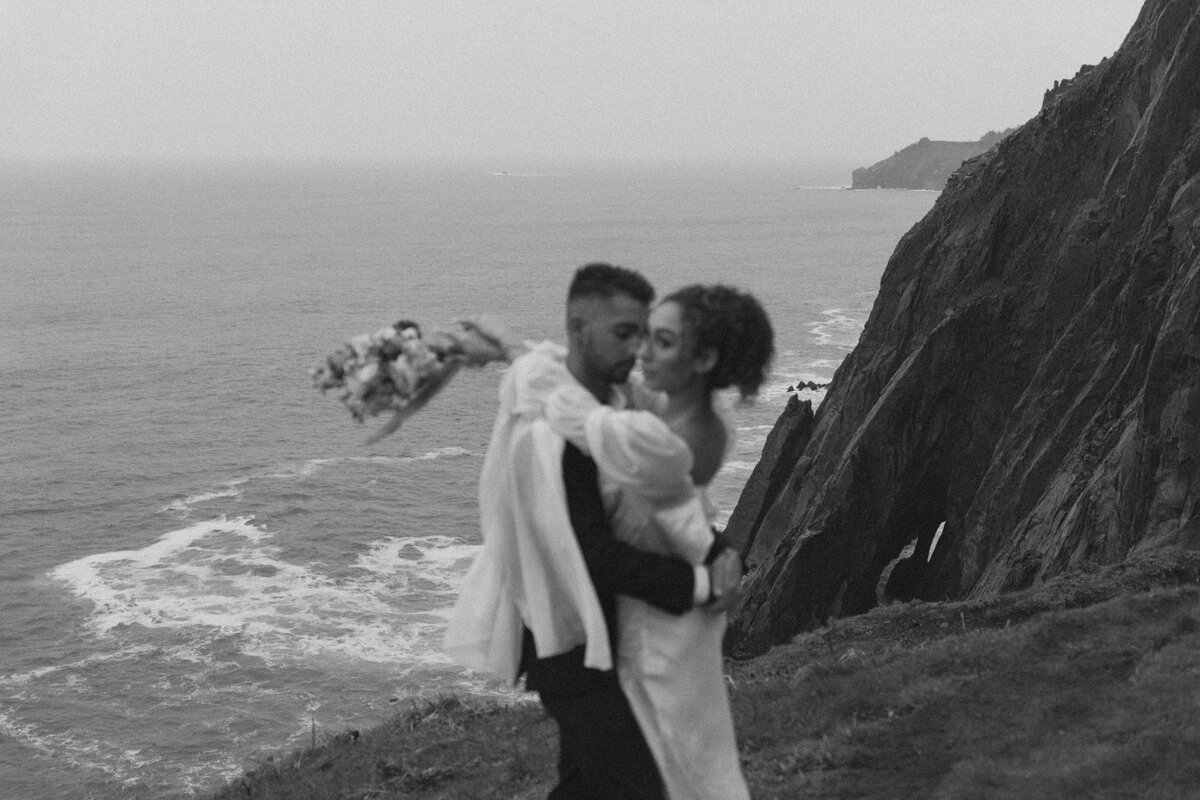 elopement oregon cliff - lizarrietaphotography-21