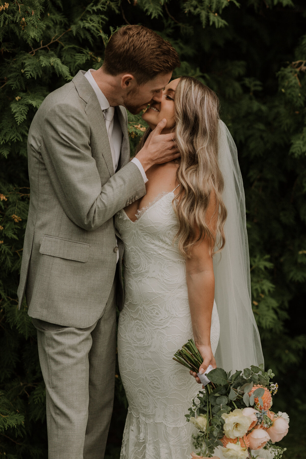 serena-guy-wedding-kurtz-orchards-niagara-on-the-lake-summer-18