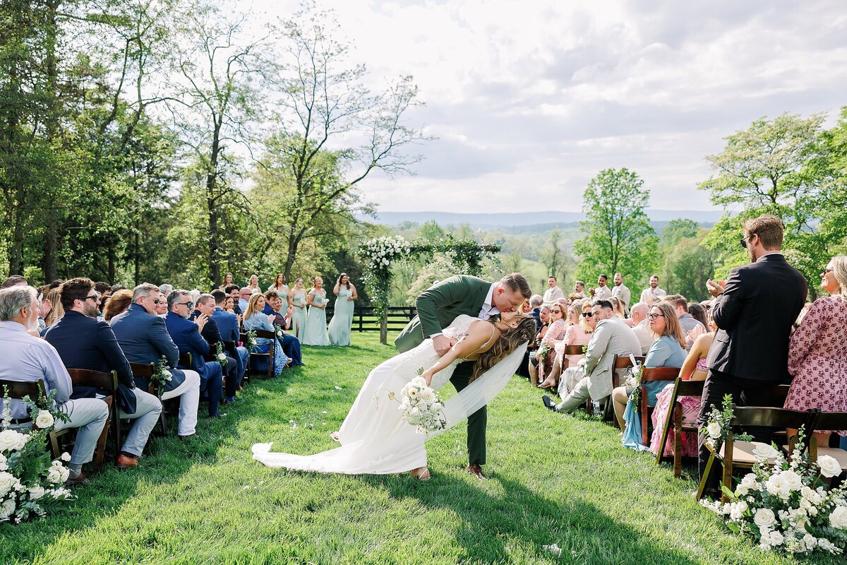oak-barn-at-loyalty-wedding-rebecca-dotson-photography_0029
