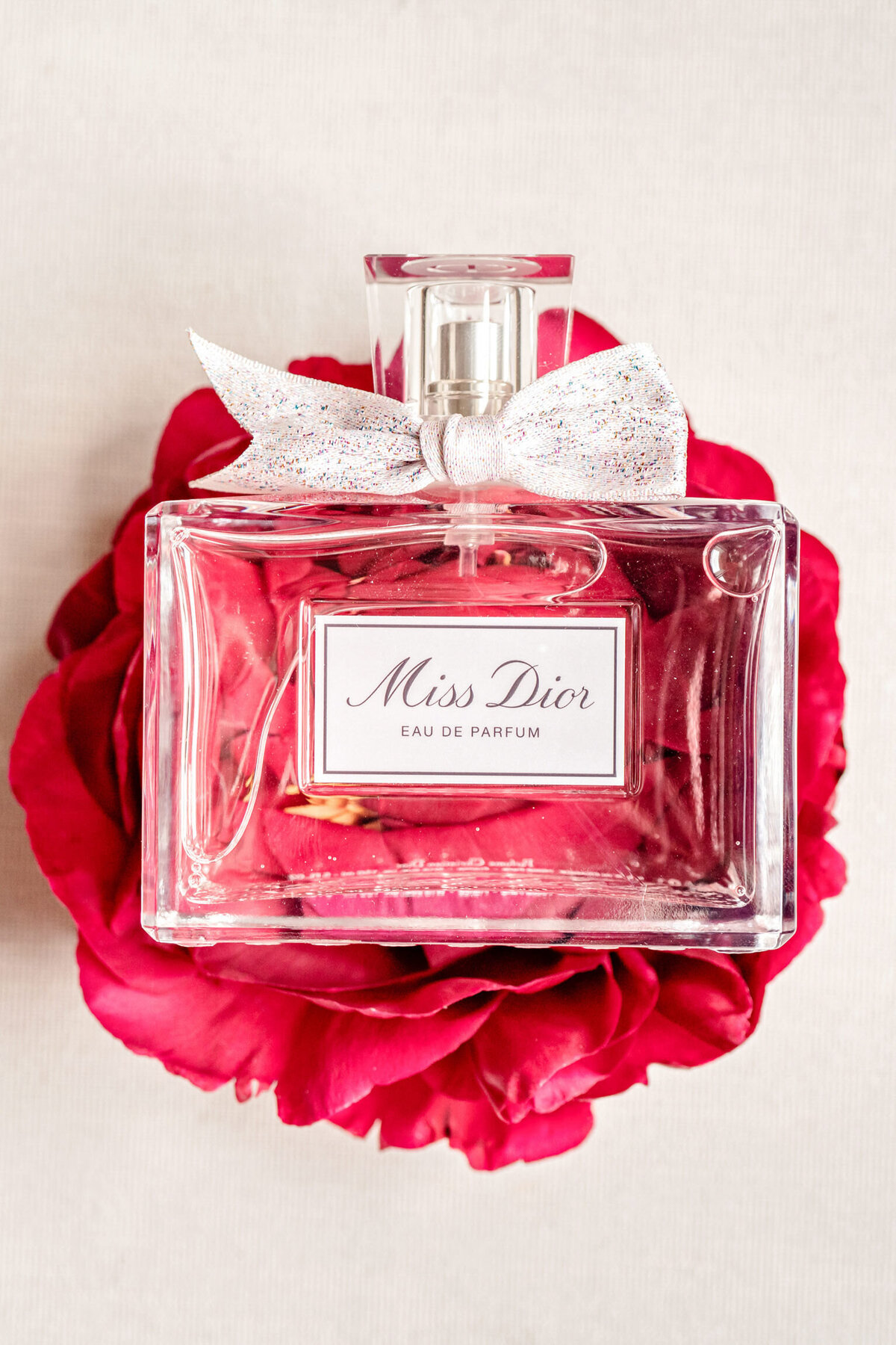 13-High-end-luxury-wedding-stationery-Paris-wedding-black-red-victoria-amrose-photography (22)