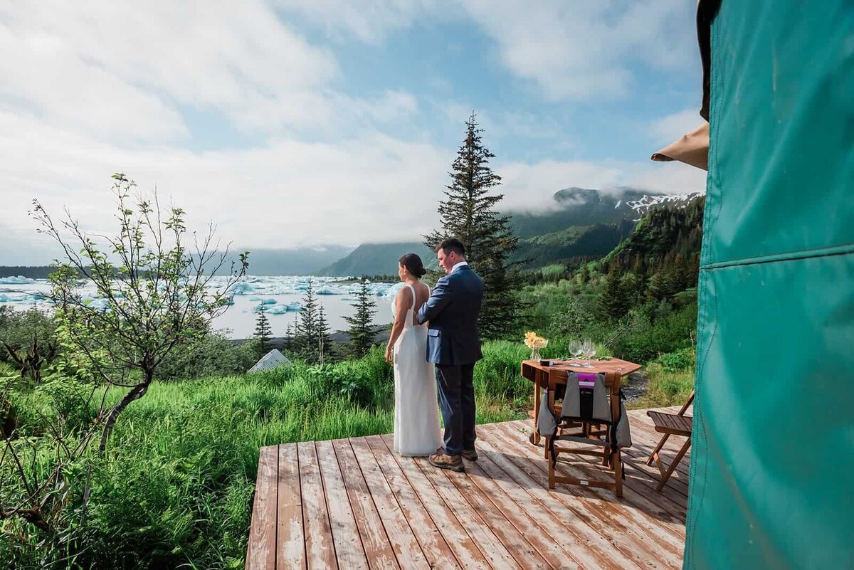 Luxury-Multi-Day-Alaska-Elopement-unique-lodging-1