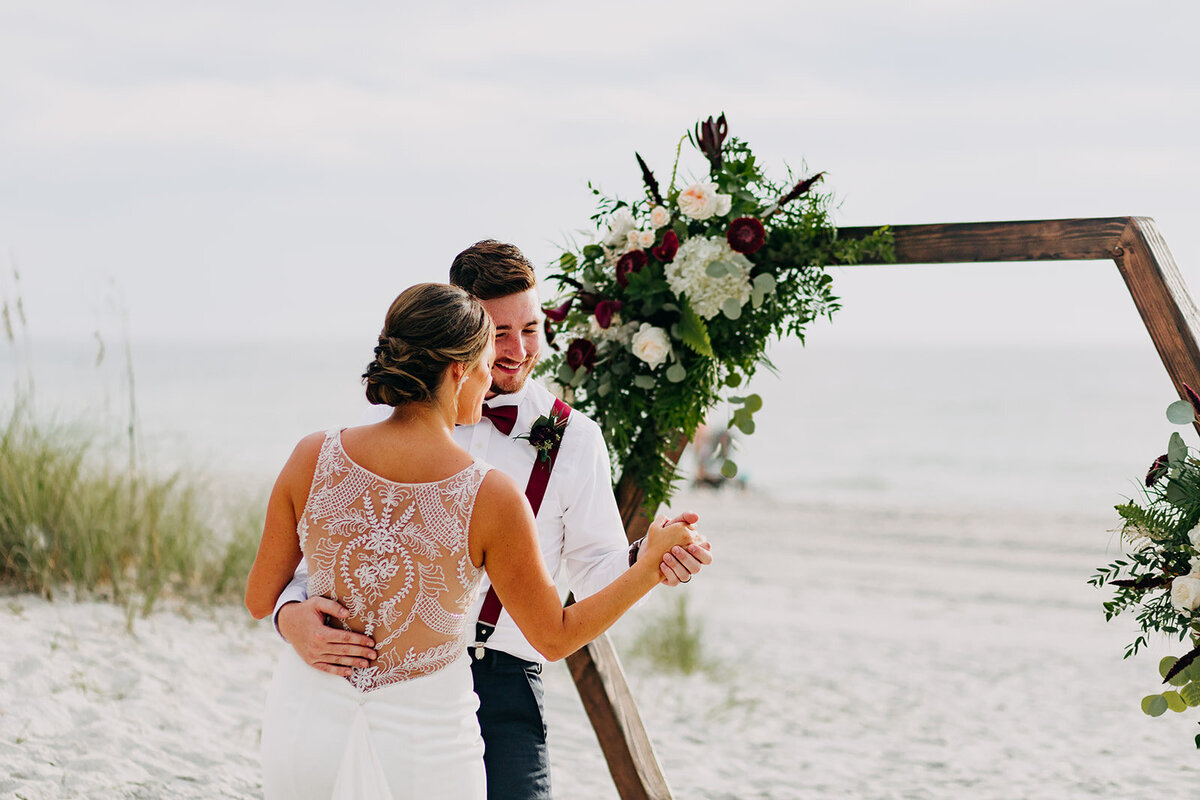 amber-mcwhorter-photo-elope-in-florida-lions-club-treasure-island-chantilly-chic-planners-6