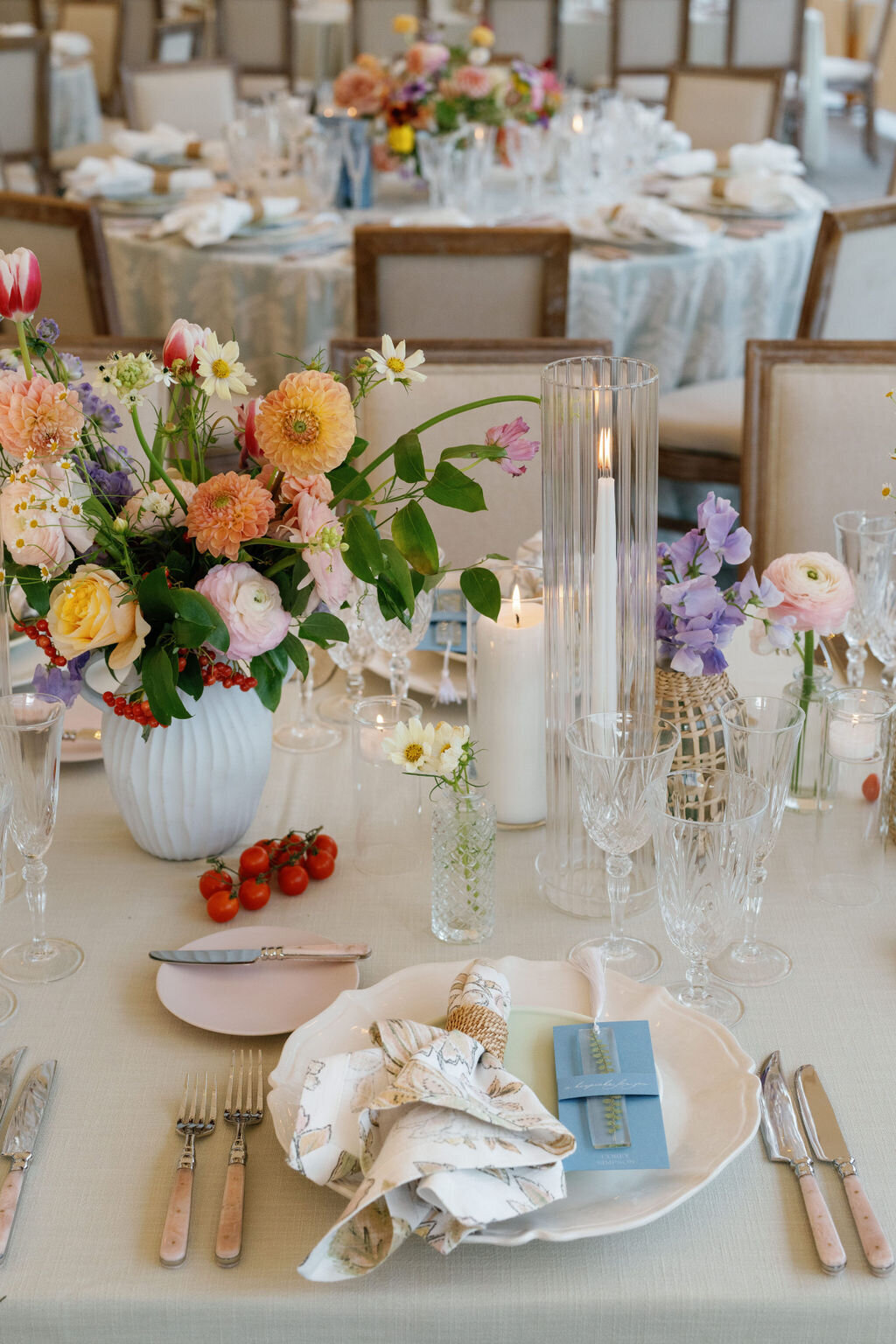 Colorado-wedding-planner-tabletop-colorful-flowers